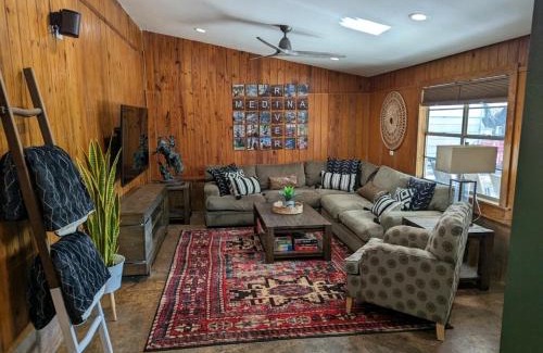 Bandera House | Texas Two Step in Bandera