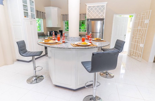 Tryall Villa | TGE: Modern 7bd-8bt - private chef- Pool