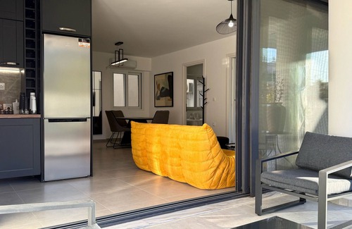 Athens City Centre Apartment | TH0 - Tesla Smart Building - Cloud9 in the city