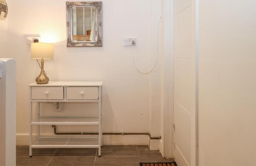 Wraysbury House | Thames Retreat