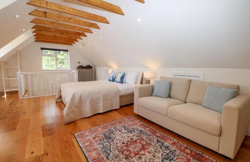 Wraysbury House | Thames Retreat