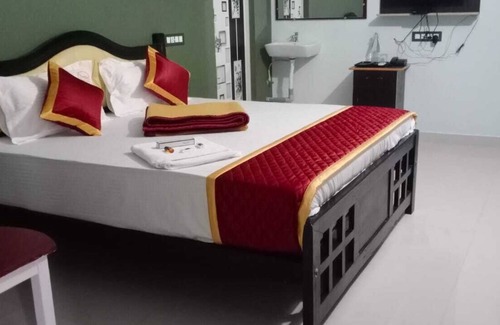 Periyakulam Hotel | THANMAYAS RESIDENCY