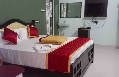 Periyakulam Hotel | THANMAYAS RESIDENCY