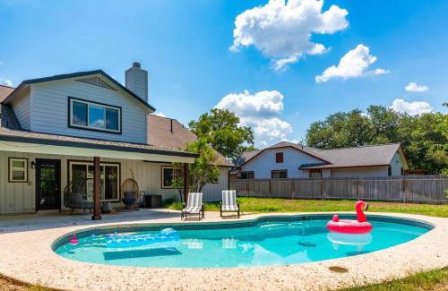 Round Rock House | That 70s House -Fun 6 Bedroom W Pool & Game Room