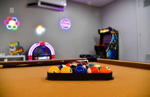 Round Rock House | That 70s House -Fun 6 Bedroom W Pool & Game Room