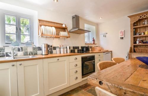 Charmouth House | Thatched Cottage