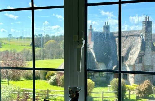 Cattistock Cottage | Thatched Cottage - Sleeps 6 with Countryside Views