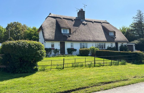 Cattistock Cottage | Thatched Cottage - Sleeps 6 with Countryside Views