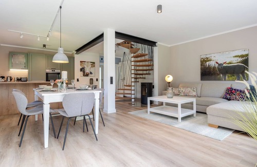 Tating House | Thatched-roof country house "Mini-Haubarg" in Tating - stylish, child-friendly & beachy