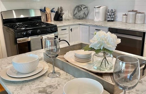 Bryan House | The 12th Manor ~ Centrally Located Escape!