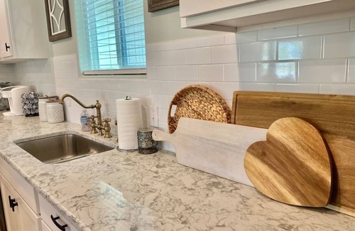 Bryan House | The 12th Manor ~ Centrally Located Escape!