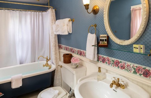 Historic Montford Bed & Breakfast | The 1899 Wright Inn & Carriage House