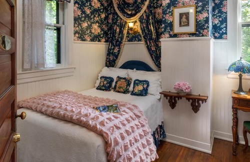 Historic Montford Bed & Breakfast | The 1899 Wright Inn & Carriage House