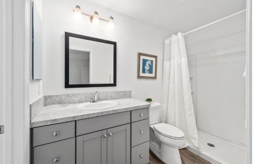 Okahumpka House | The 2BR Golf and Games Residence