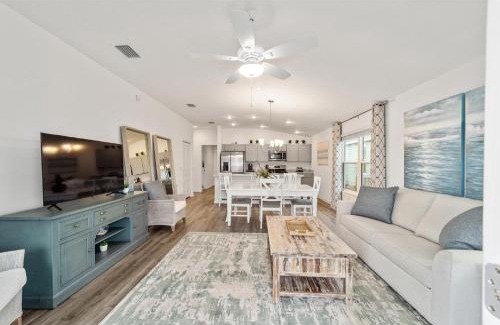 Okahumpka House | The 2BR Golf and Games Residence
