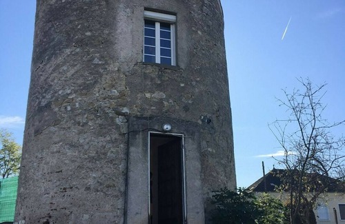 Saint-Pourcain-sur-Sioule House | The authentic 14th century tower YSELDA