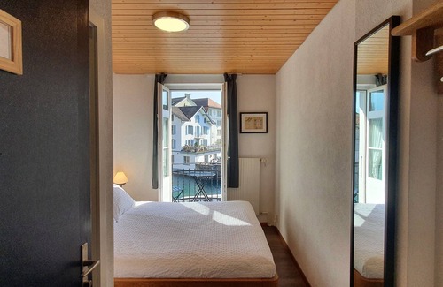 Unterseen Hotel | The Aarburg Hotel & Café
