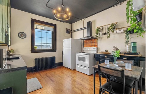 Drumheller Apartment | The Accountant | Sleeps 2 Guests | DT Drumheller |