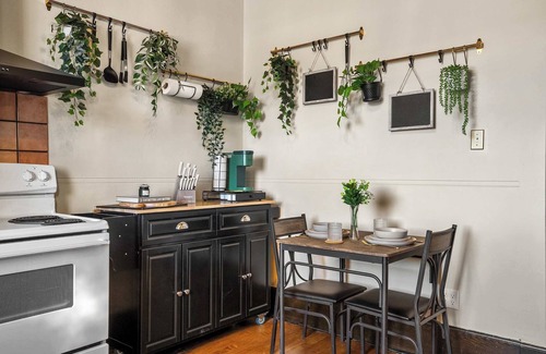 Drumheller Apartment | The Accountant | Sleeps 2 Guests | DT Drumheller |