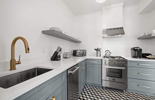 Hyde Park Apartment | The Adaline 4 | Gorgeous Hyde Park Apt, 1st Floor