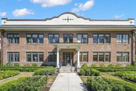 Hyde Park Apartment | The Adaline Room #4 - Gorgeous Hyde Park Apartment, Steps to Bayshore