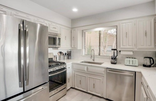 Rockwall House | The Alamo Abode - Lake View, Pool, Newly Renovated