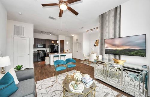 Braeswood Place Apartment | The Alexan. Walk to NRG Stadium. TX Med Center. Downtown