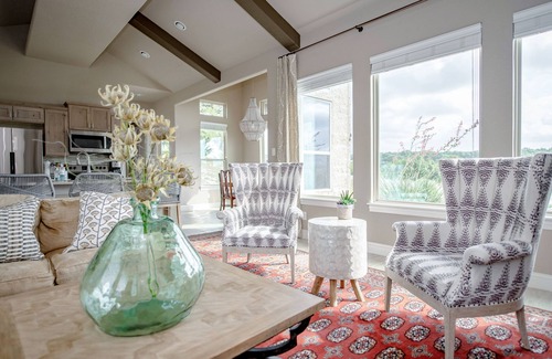 Spring Branch House | The All-Suite Century Oak House - Steps to Remi's Ridge & Hayes Hollow