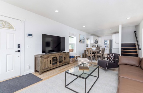 Tukwila House | The Allentown-Cozy Modern 6bd/3ba near Airport and Downtown