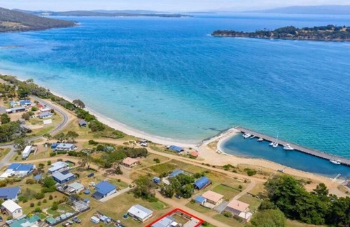 Alonnah House | 'The Alonnah' Beach House - Main House Only