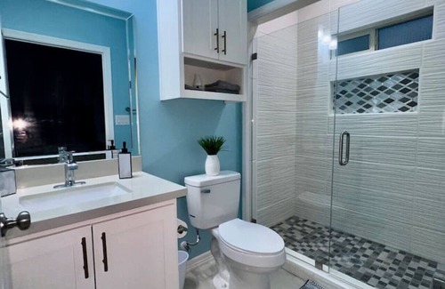 Edinburg Apartment | The Ambassador Suite