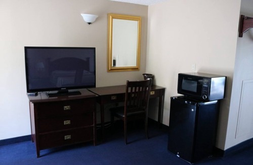 Watkins Glen Hotel | The Anchor Inn and Marina