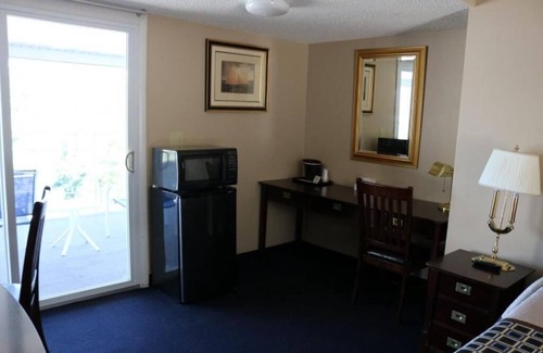 Watkins Glen Hotel | The Anchor Inn and Marina