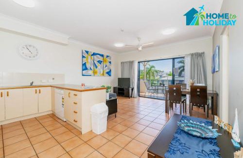 South Townsville Apartment | The Anchorage Escape Apartment - Steps away from City, Ferry and Stadium