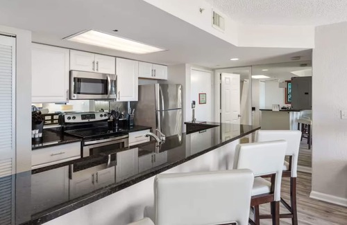 New Town Apartment | The Andros | Incredible Views w/Shared Pool