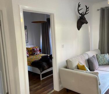 Cheltenham House | The Annexe @The Oaks