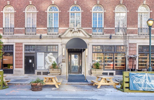 Gayborhood Apartment | The Arco powered by Sonder | Superior King Room