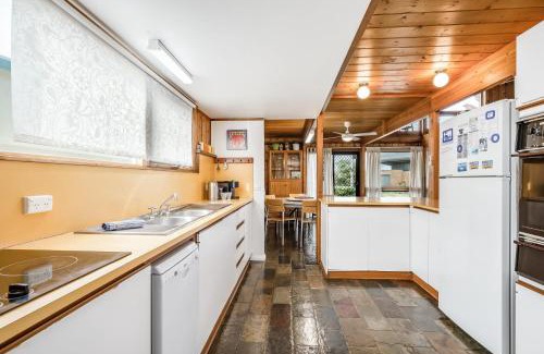 Port Elliot House | The Ark Family Beach House WIFI Netflix