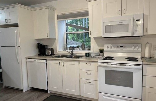 Bancroft House | The Artistry | Riverfront | Luxury & Comfort Await