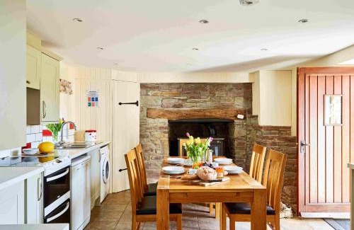 Trecastle Apartment | The Ash Cottage