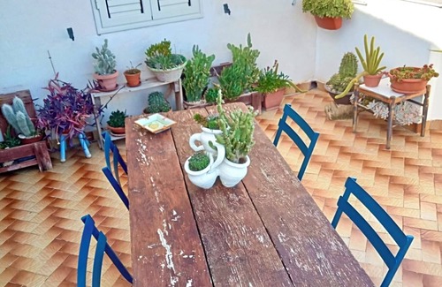 Niscemi Apartment | The attic of the sculptor