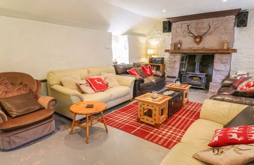 Tyndrum Cottage | THE AULD TYNDRUM COTTAGE, pet friendly, with open fire in Tyndrum