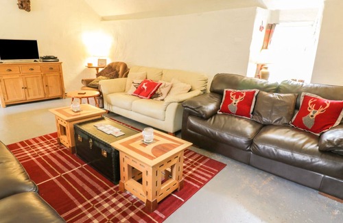 Tyndrum Cottage | THE AULD TYNDRUM COTTAGE, pet friendly, with open fire in Tyndrum