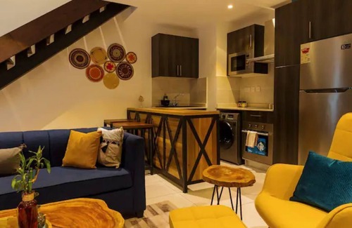 Roman Ridge Apartment | The Avery Loft at Embassy Gardens, Cantonments