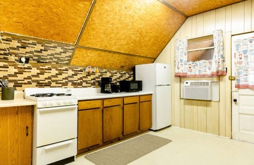 Irving Park East Apartment | The Avondale Attic