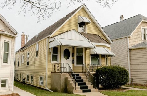 Irving Park East Apartment | The Avondale Attic