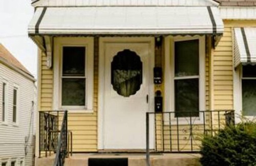 Irving Park East Apartment | The Avondale Attic