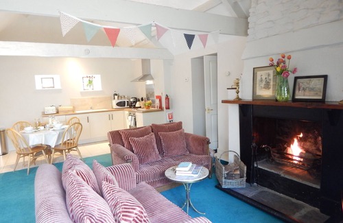 Hinton Cottage | The Aylesbury Cottage - Part of the Hinton Grange Collection