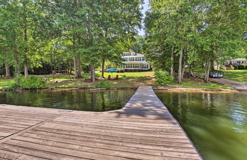 Stemley House | The B Haus Lakefront Retreat with Boat Ramp!