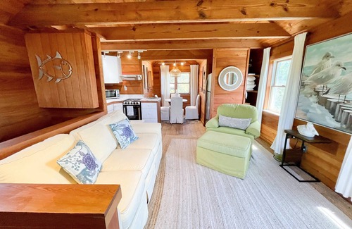 Ocracoke House | The Back House: Quaint two bedroom Ocracoke Island cottage